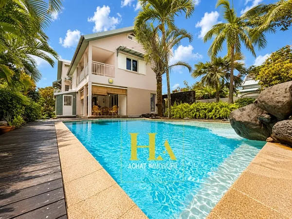 Maison d'architecte de 235 m² sur 977 m² de terrain - Rivière du mat les bas