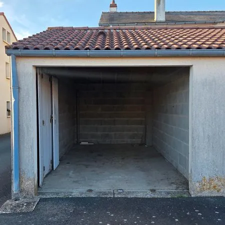 Garage fermé à louer - Montaigu-Vendée