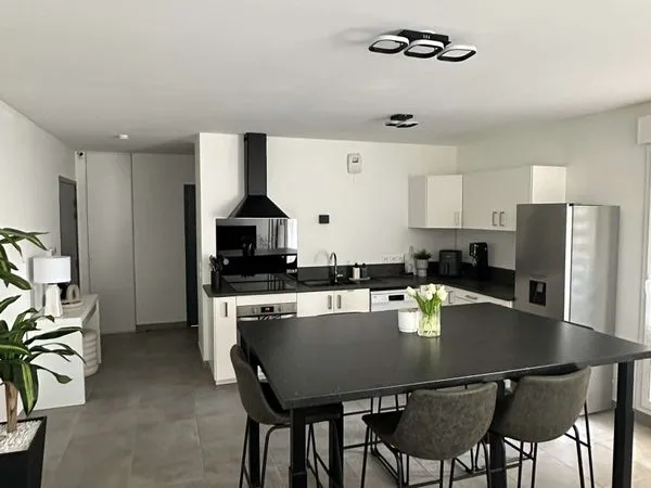 Beau T3 à louer 81m², terrasse 16m², garage sous-sol, proche centre