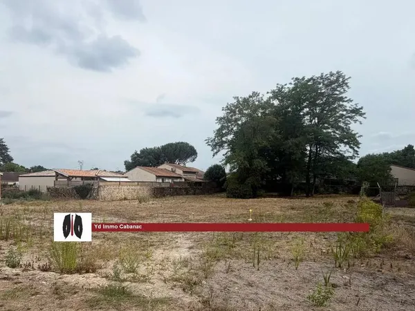 Terrain 648 m² Landiras