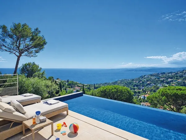SUPERBE VILLA PRESTIGE PROCHE SAINT-TROPEZ