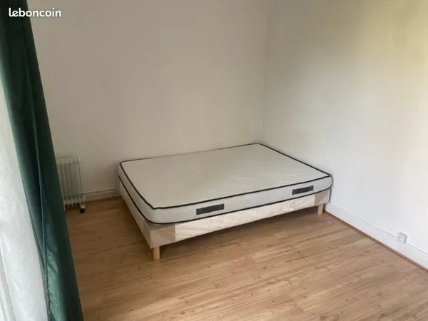 Chambre de 12 m2 à louer à Gagny (colocation mixte)