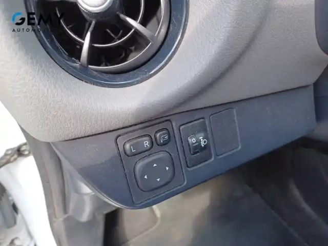 Toyota Yaris 110 vvt-i — photo 13