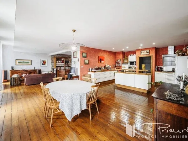 Maison 6 pièces 286 m²