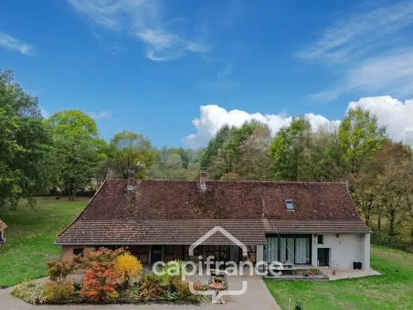 Maison à vendre 8 pièces proche de SAINT GERMAIN DU BOIS (71)
