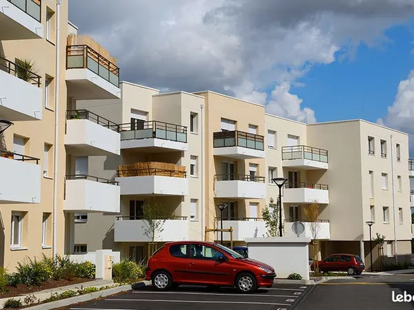 Appartement T2 Meublé de 46 m2 avec balcon - 1er étage - Parking - Residence Privée