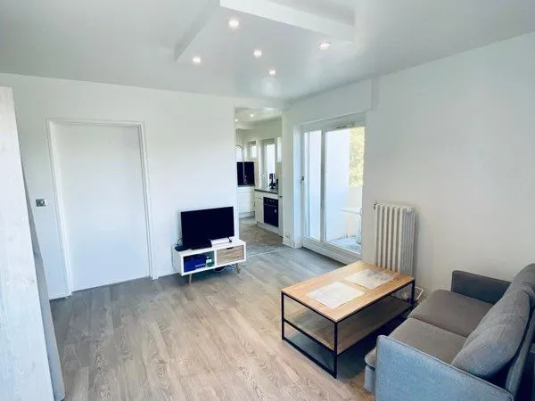T1 bis meublé rénové avec vue cathédrale, parking privé et 3 balcons