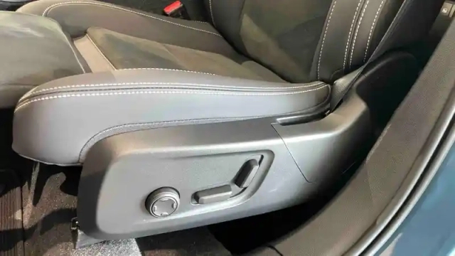 Volvo Xc40 t4 recharge 129+82 ch dct7 — photo 28