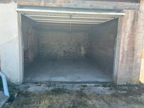 Grand Box de garage REMIREMONT CENTRE