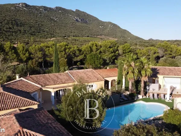 Propriété 16 pièces 345 m²