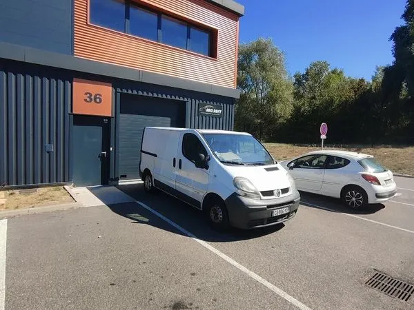LOCAL D'ACTIVITE 100 m² VAULX-MILIEU