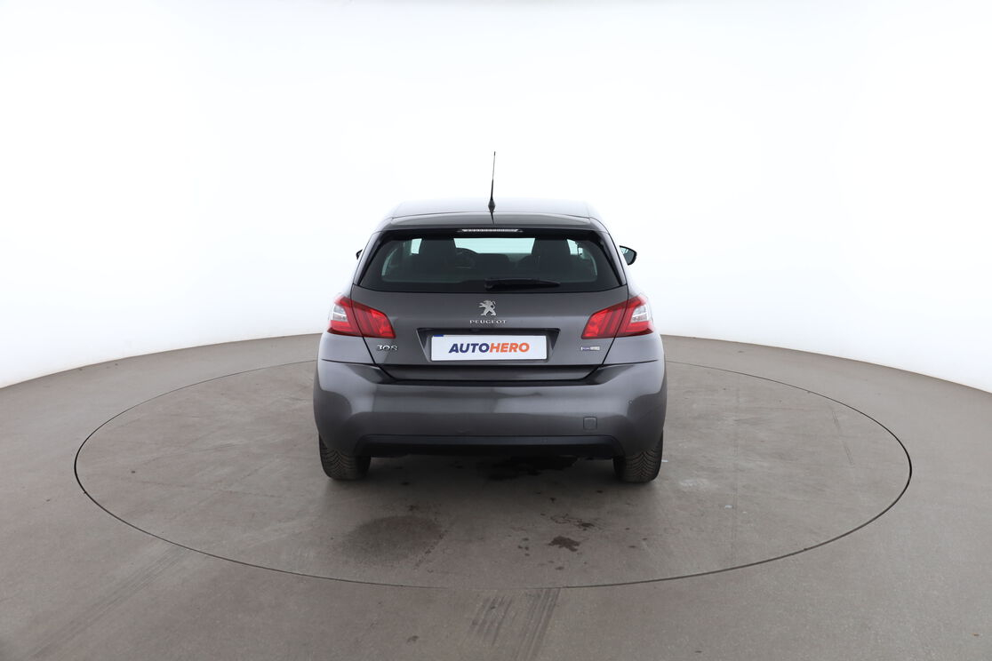 Peugeot 308 1.2 PureTech Allure EAT6 — photo 4