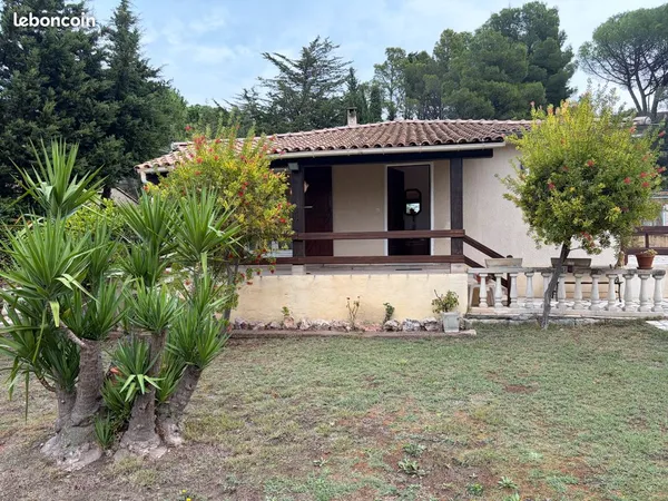 Maison de 93.3 m2 + garage de 17m2 + terrain de 900m2 + partie de terrain constructible
