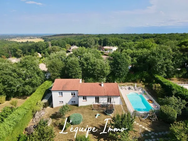 VILLA T5 130M2 AVEC GARAGE PISCINE ET JARDIN ATTENANT
