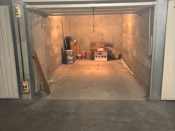 Box garage fermé - Charpennes