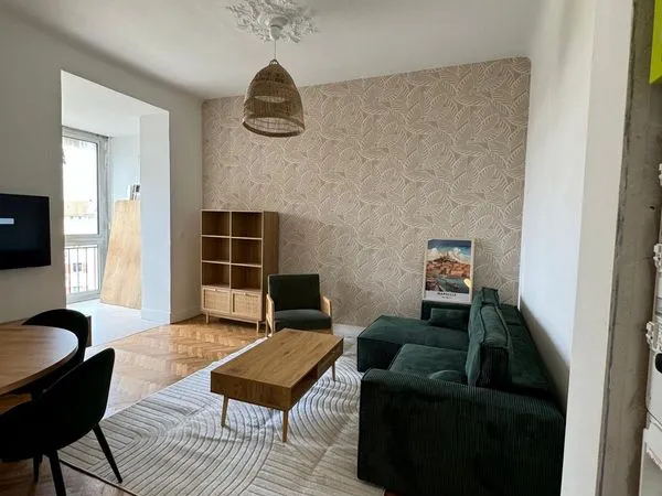 Chambre avec balcon en colocation 13004