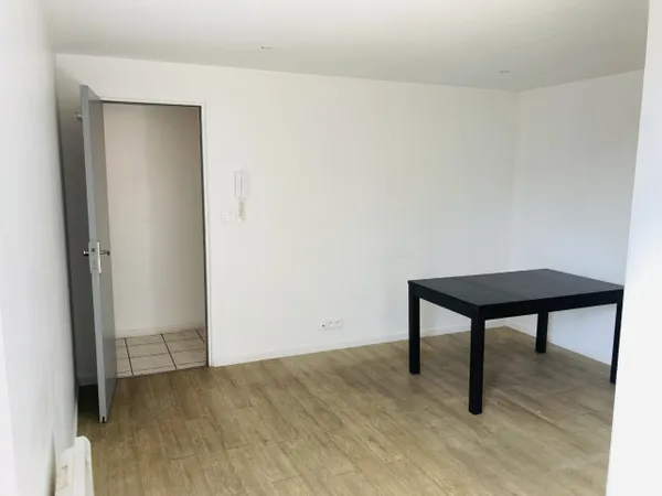 BOBIGNY - BUREAU D'AVOCAT - 15,42 m2