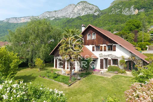 Maison 7 pièces 213 m²