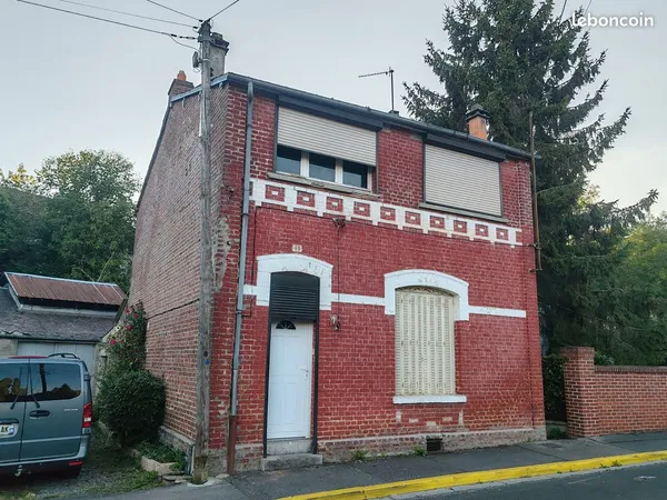 Maison individuelle - 98 m² - 7 pièces - 4 chambres