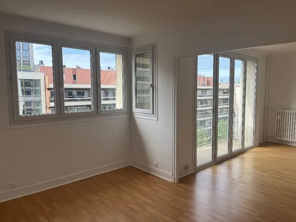 Appartement T4 situé rue de Saussure, dans un environnement recherché et dynamique du 17e arrondisse