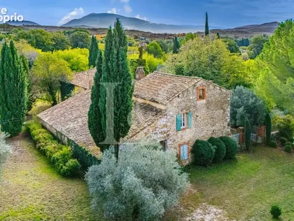 Ferme provençale du XVIIIe siècle Vue Mont Ventoux 6 100 m2 de terrain