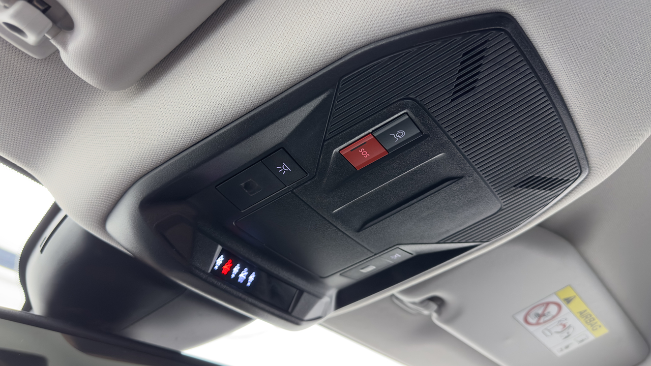Peugeot 308 SW PHEV 180 e-EAT8 — photo 21