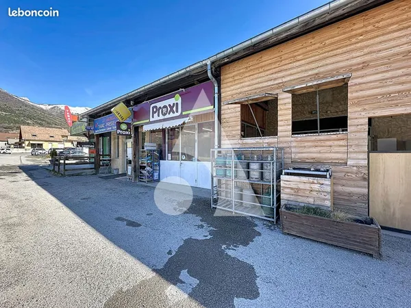Local commercial 36 m² LA ROCHE DES ARNAUDS