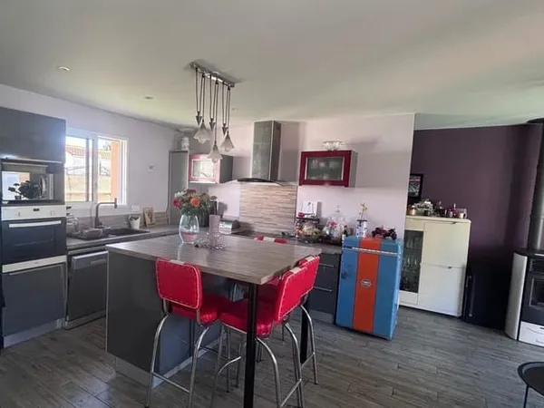 Maison de plain-pied, trois chambres.