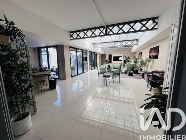 Immeuble commercial 8 pièces 295 m²