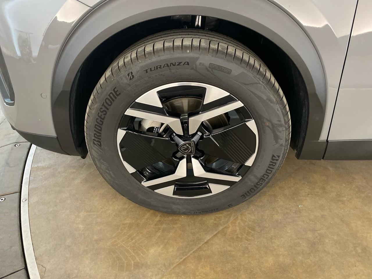Peugeot 2008 hybrid 145 ch e-dcs6 allure — photo 11
