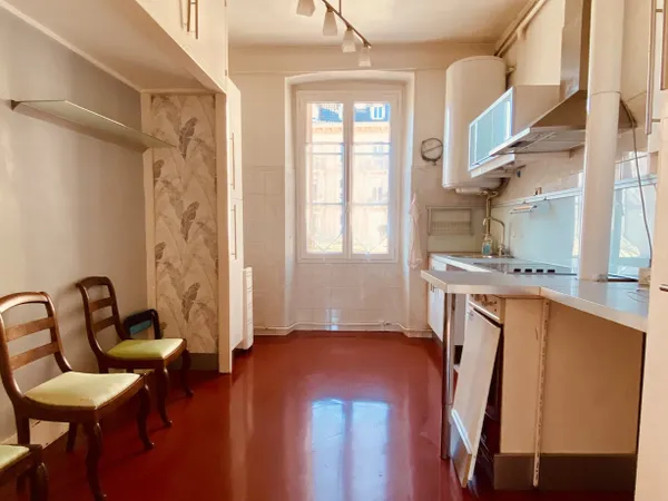 À Vendre Charmant T3, 55m2 avec vue sur le château, avenue