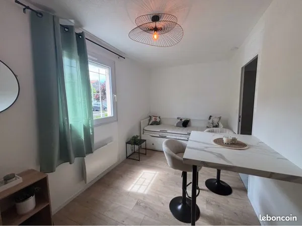 Studio meublé à louer rénové