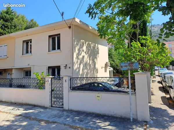 Maison - 5 pièces - 95m2 - Véranda 20m2 - Terrain 170m2