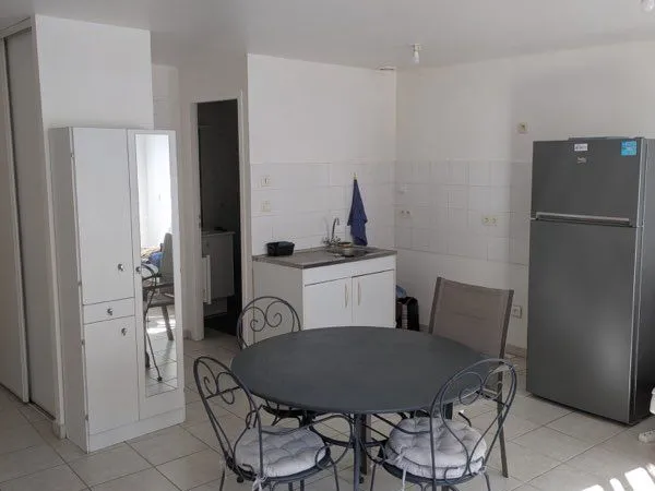 Studio à louer avec garage et fibre optique