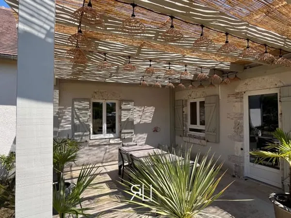 Grande maison, beaux volumes, charme de l'ancien