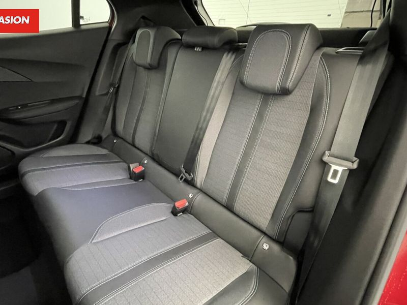 Peugeot 2008 II 1.2 PureTech 130ch Allure Pack EAT8 — photo 9