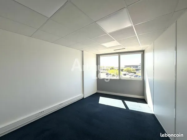 Bureaux 184 m² SAINT BENOIT
