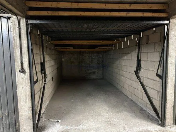 Parking 13 m²