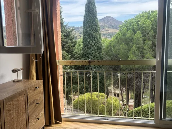 COLLIOURE STUDIO MEUBLE AVEC LOGGIA ET PARKING