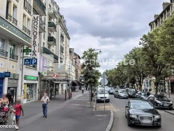 Commerce habillement/textile 58 m²
