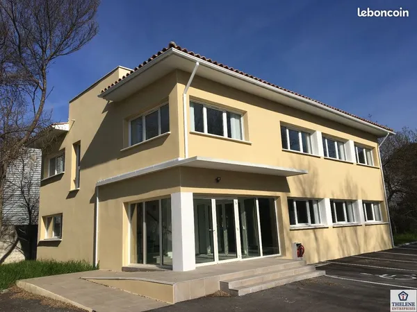 BUREAUX 300 m² MAUGUIO