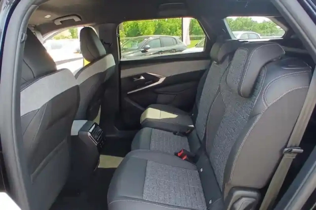 Peugeot 5008 hybrid 145 ch e-dcs6 — photo 11