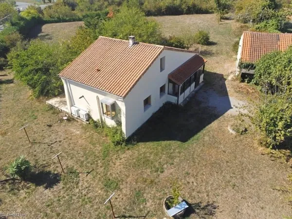 Maison de 3 Chambres en Périphérie de Verteuil-sur-Charente, dans un Cadre Paisible