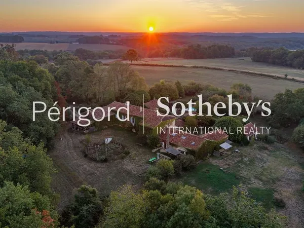 Un hameau secret au coeur du Périgord, avec 5 habitations possib