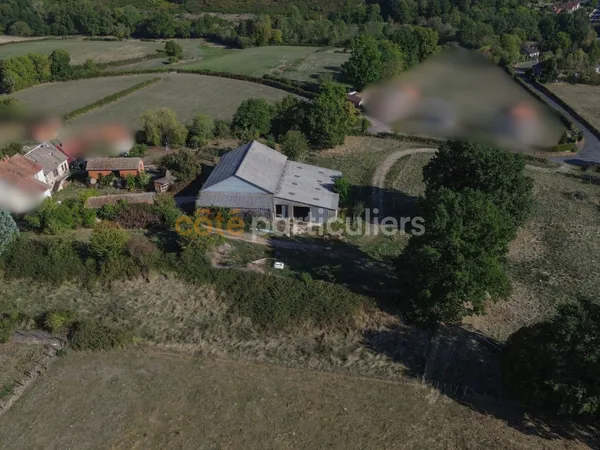 Corps de ferme à rénover sur environ 2 hectares de terrain