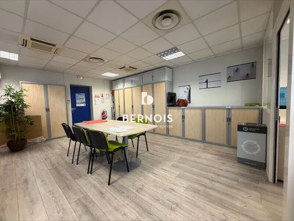 Bureau 70 m²
