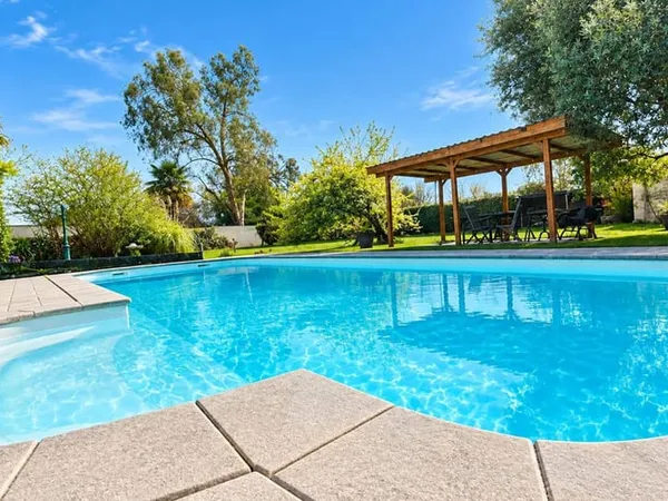 Maison 9 pièces 383 m²