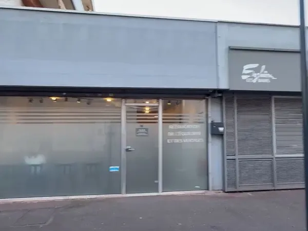 Loue local commercial - 68m²