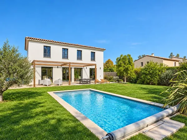 Puyricard- Belle, contemporaine, Familiale avec piscine.