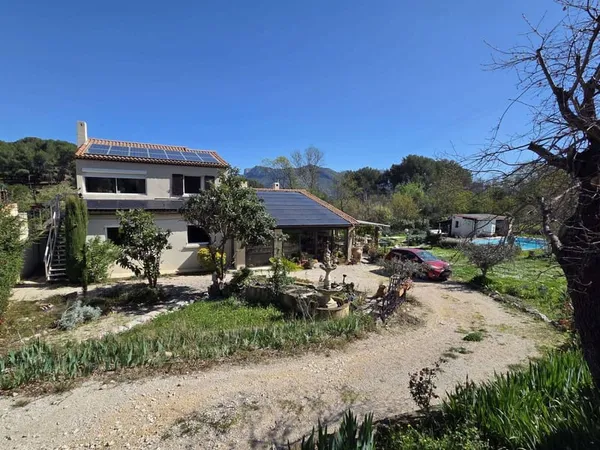 Villa 11 pièces 250 m²